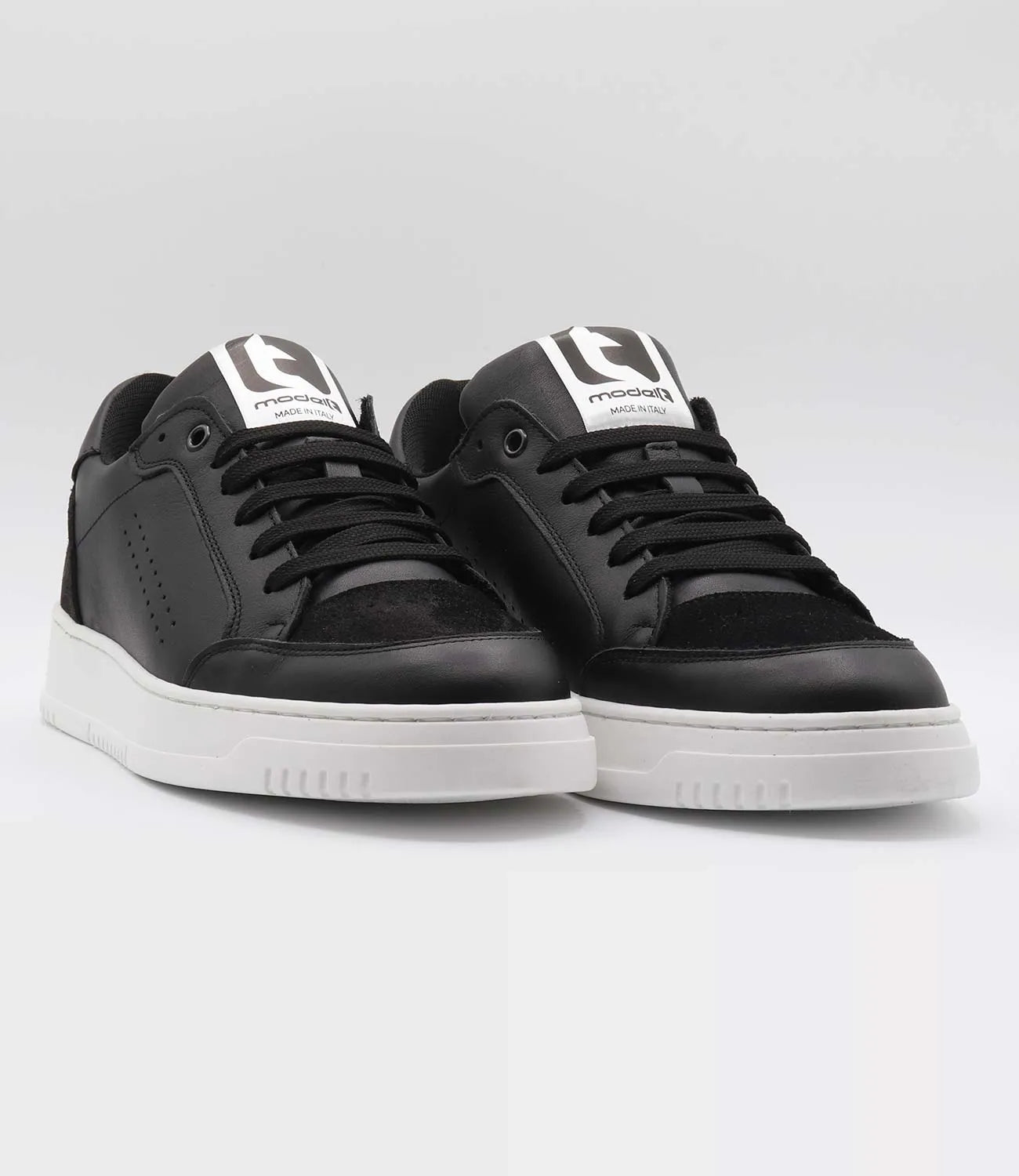 Sneakers MATRIX Model 5 in pelle nera