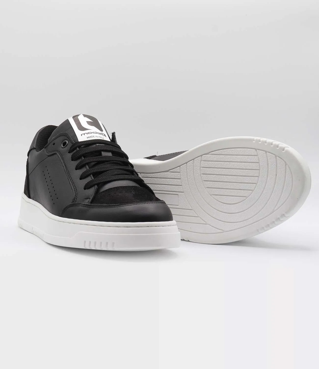 Sneakers MATRIX Model 5 in pelle nera