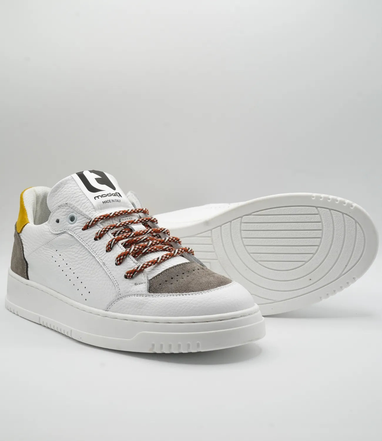 Sneakers MATRIX Model 8 in pelle bianca bottolata