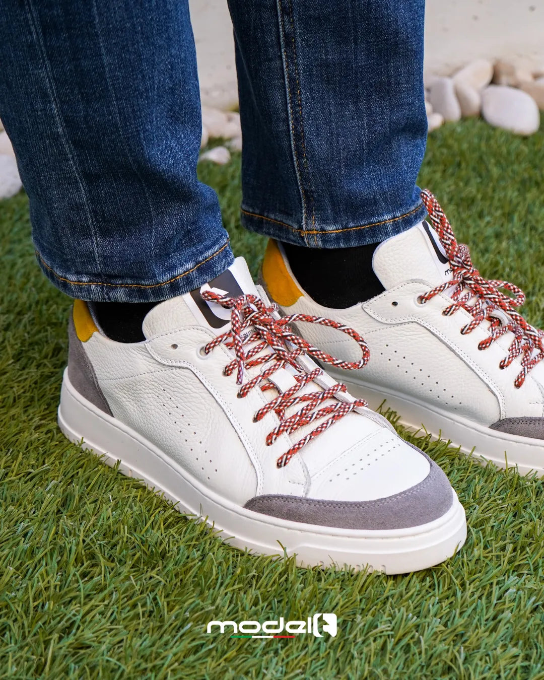 Sneakers MATRIX Model 7 in pelle bianca bottolata