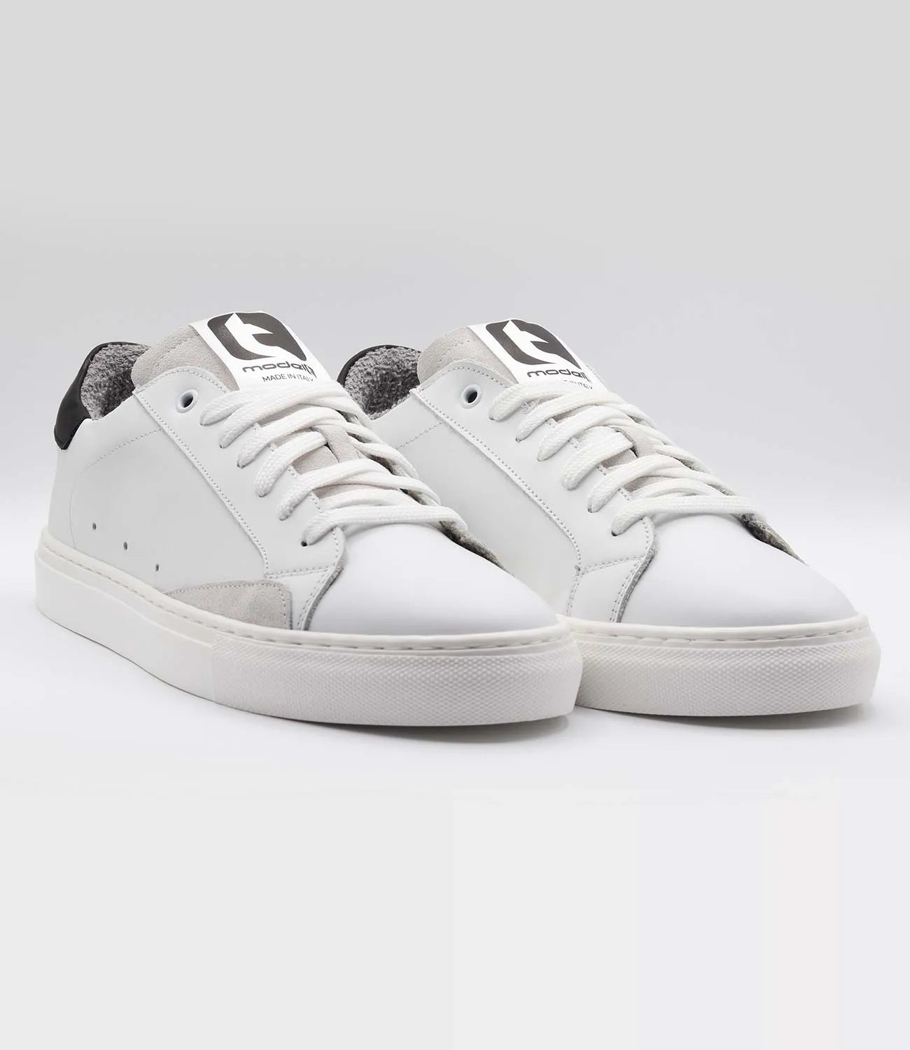 Sneakers QUIETLY Model 4 in pelle bianca