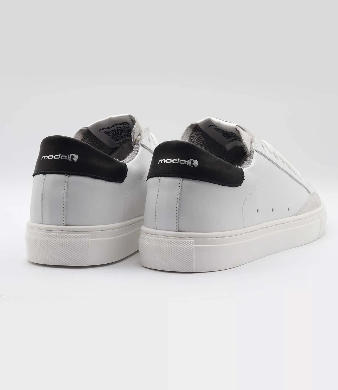 Sneakers QUIETLY Model 4 in pelle bianca
