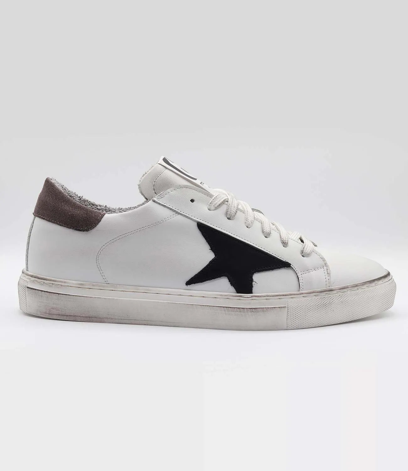 Sneakers QUIETLY Model 8 in pelle bianca