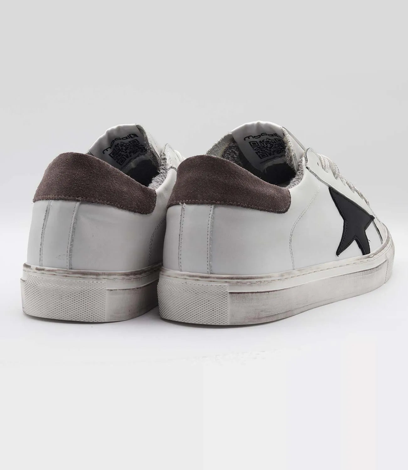 Sneakers QUIETLY Model 8 in pelle bianca
