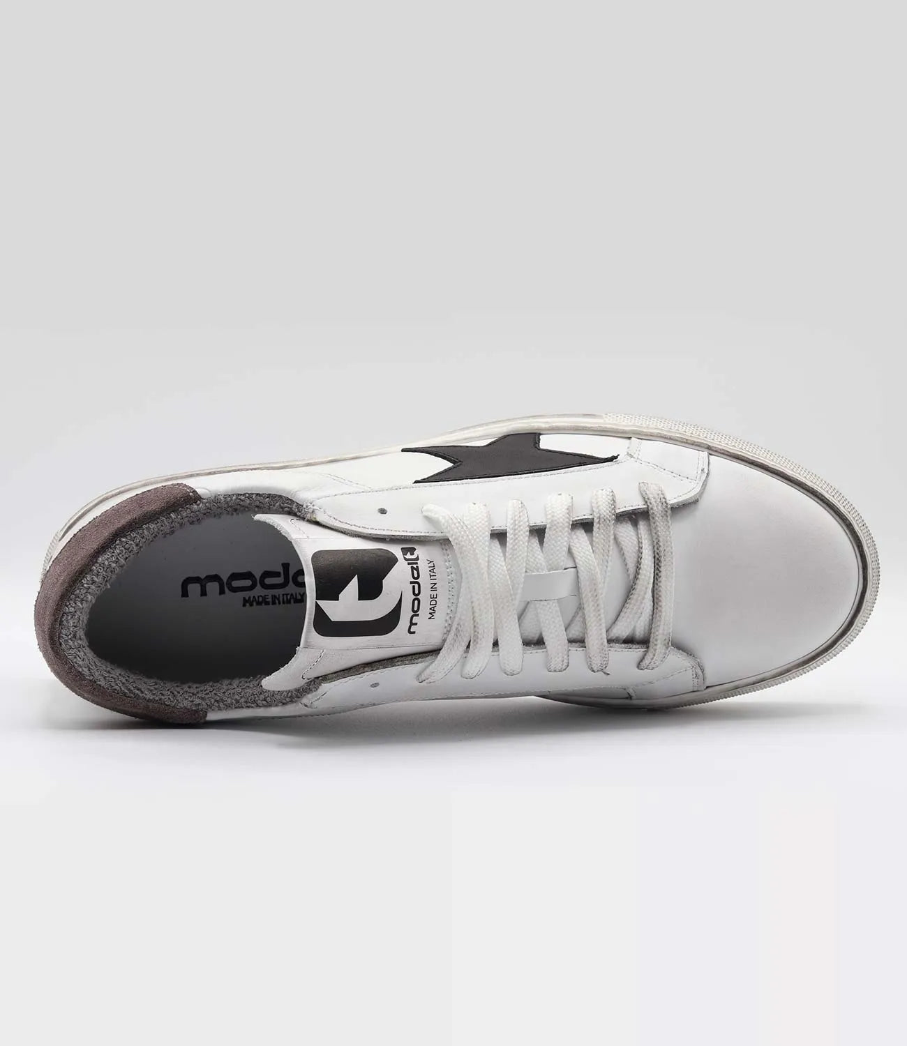 Sneakers QUIETLY Model 8 in pelle bianca