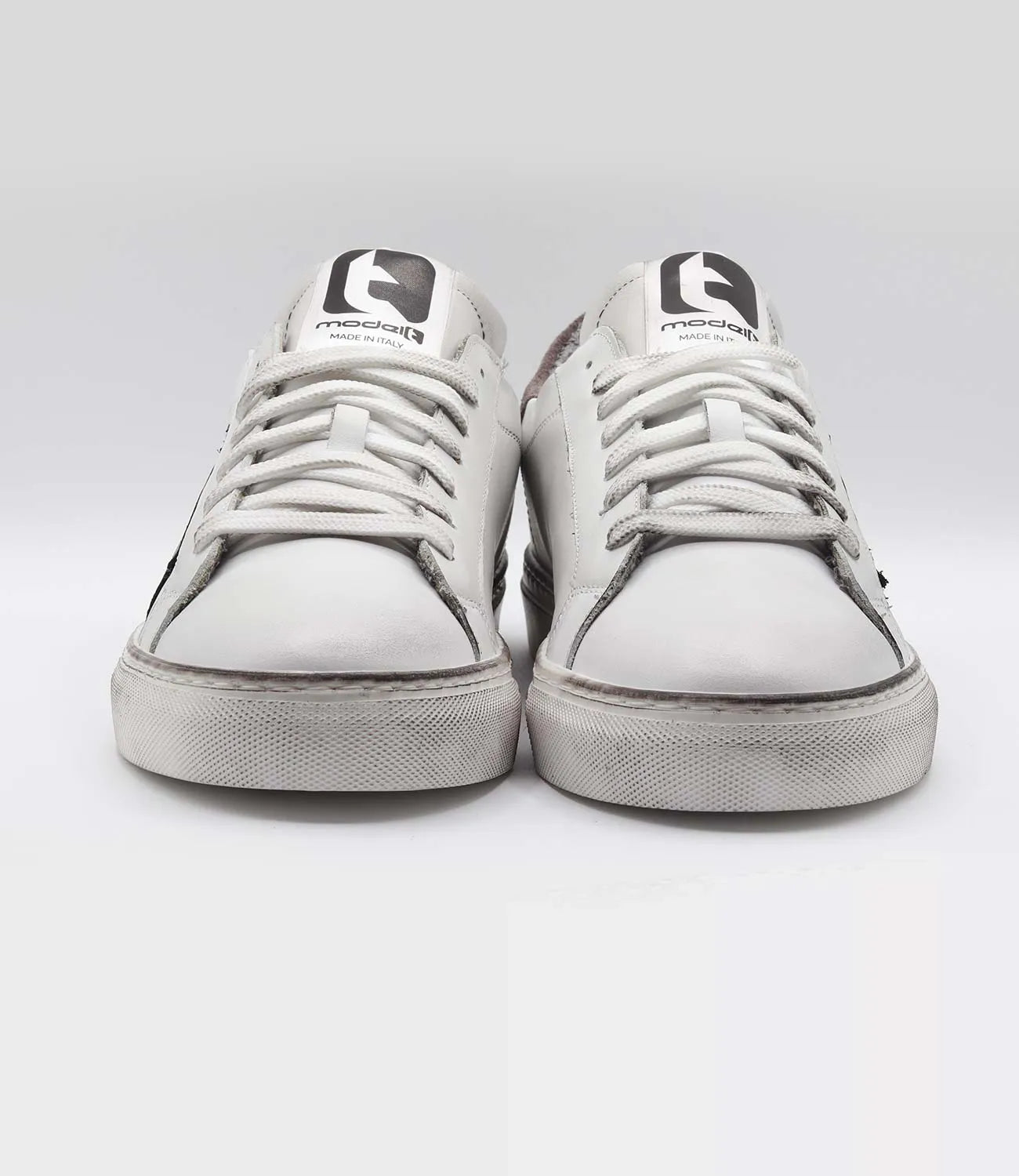 Sneakers QUIETLY Model 8 in pelle bianca