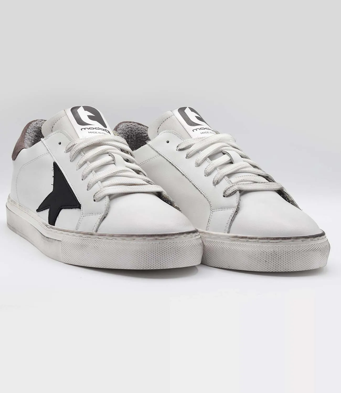 Sneakers QUIETLY Model 8 in pelle bianca