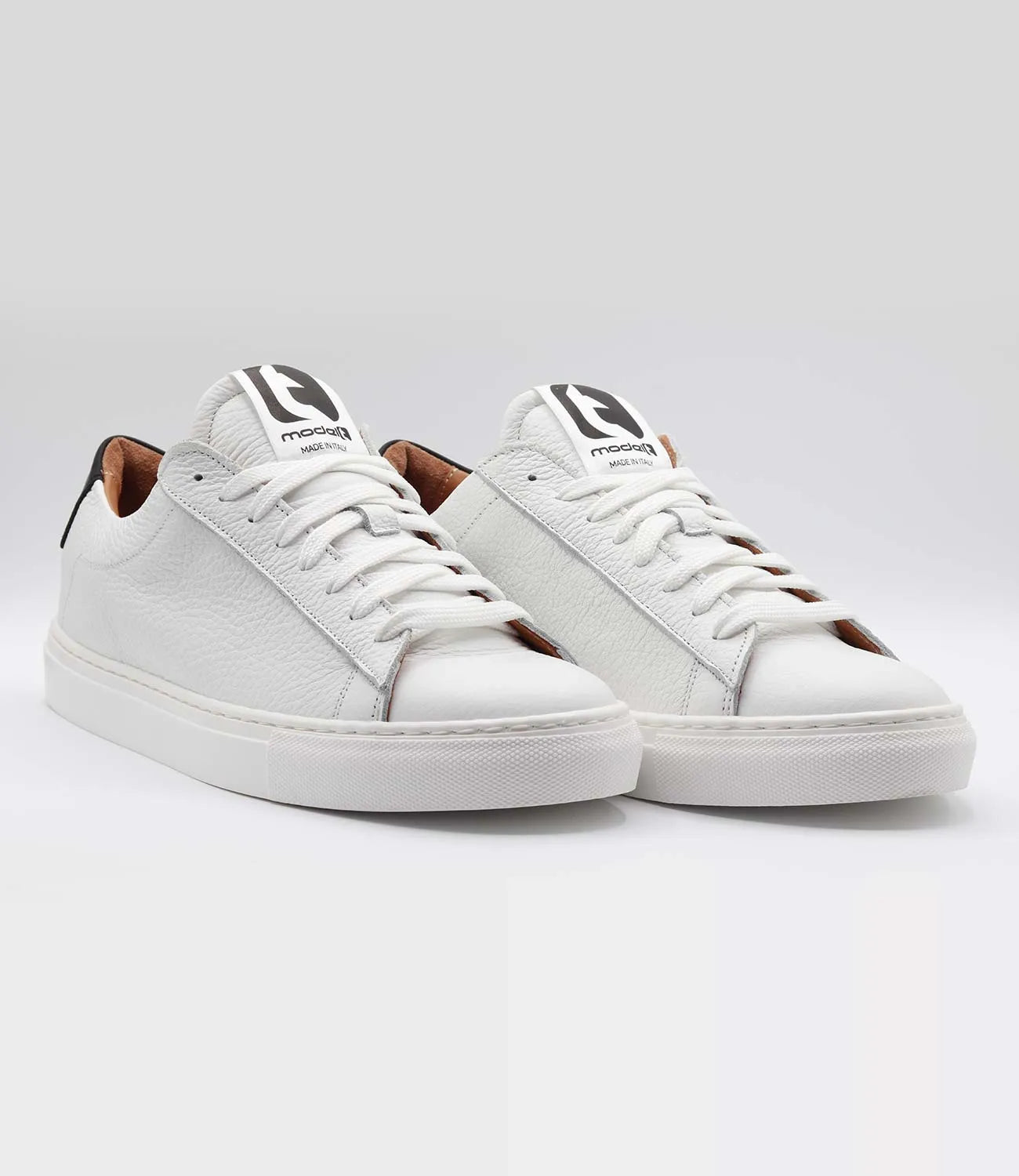 Sneakers QUIETLY Model 9 in pelle nappa bottolata