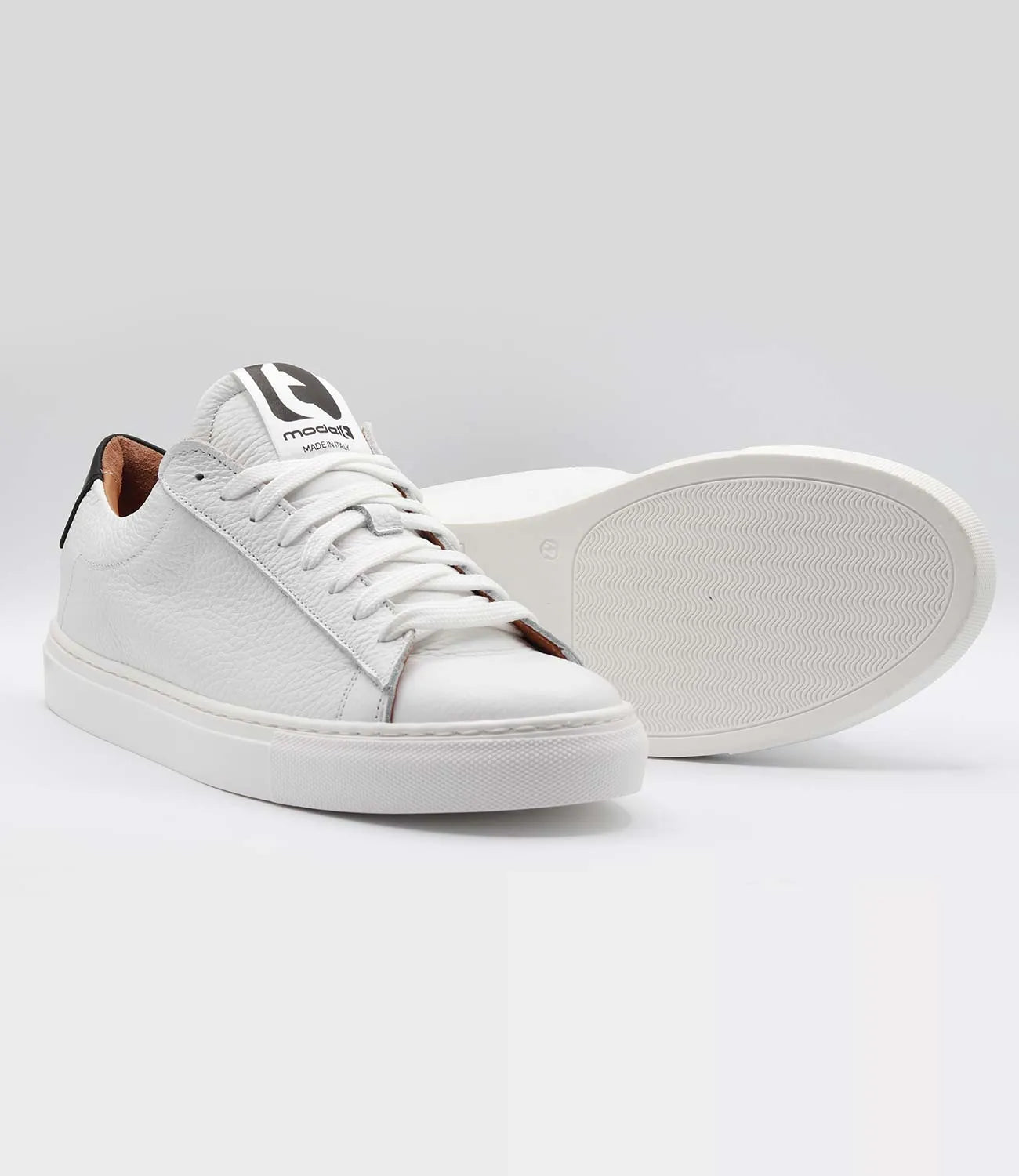 Sneakers QUIETLY Model 9 in pelle nappa bottolata
