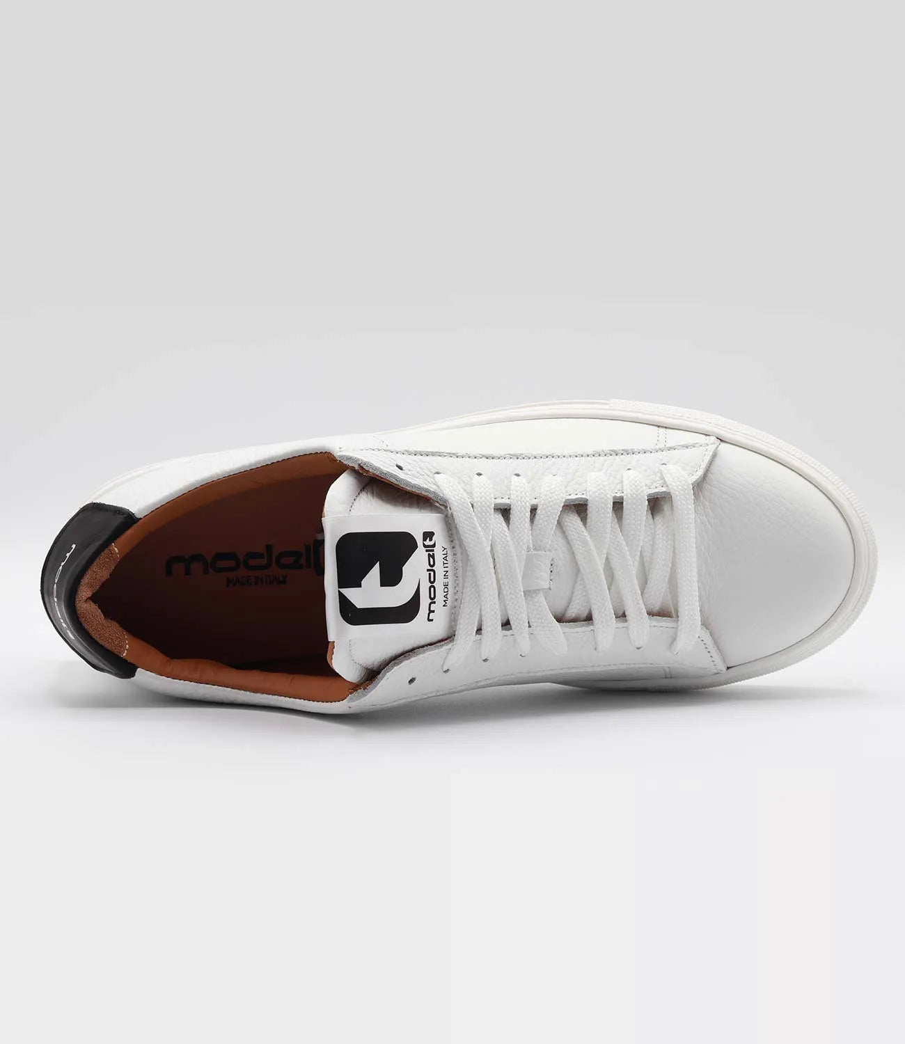 Sneakers QUIETLY Model 9 in pelle nappa bottolata