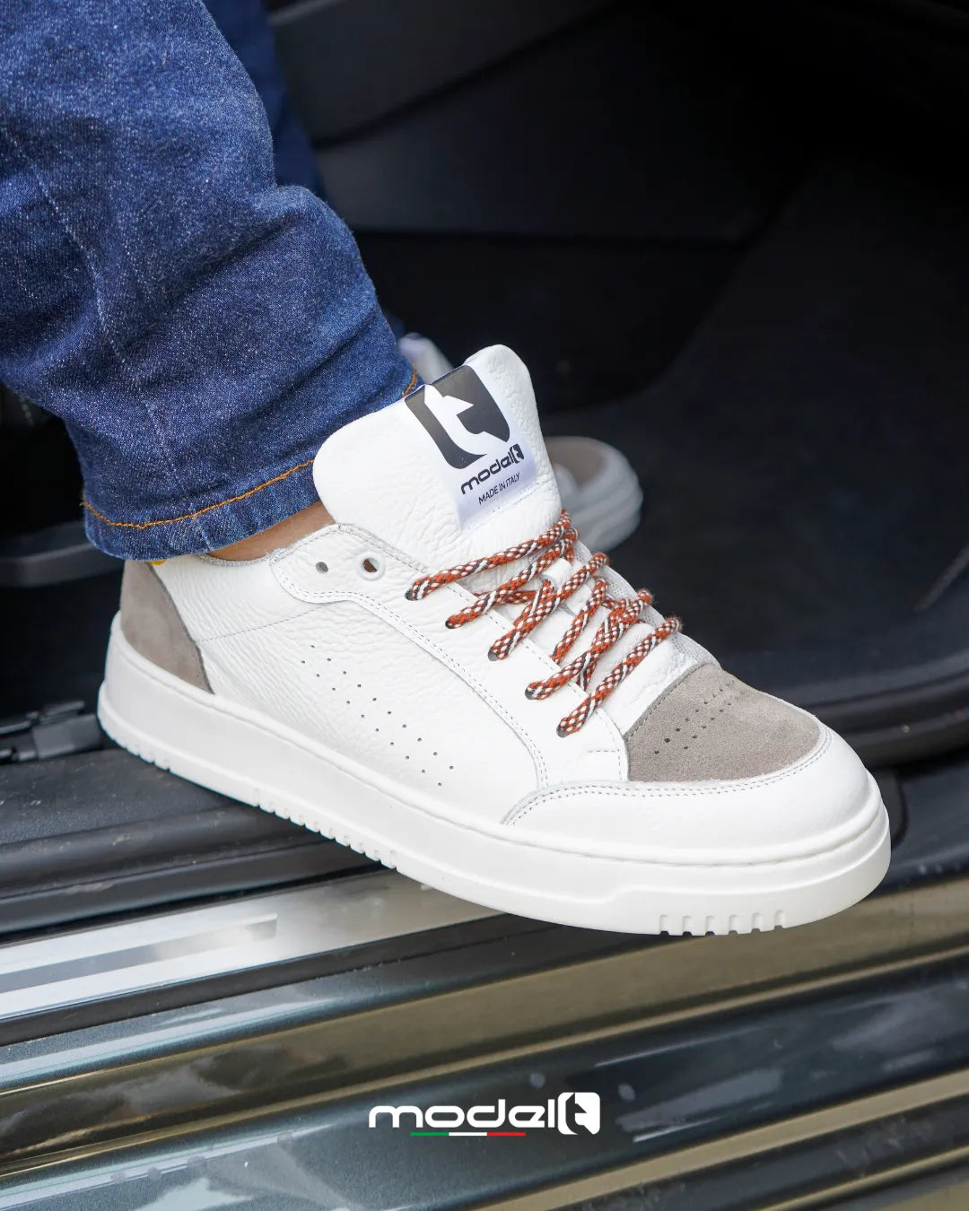 Sneakers MATRIX Model 8 in pelle bianca bottolata