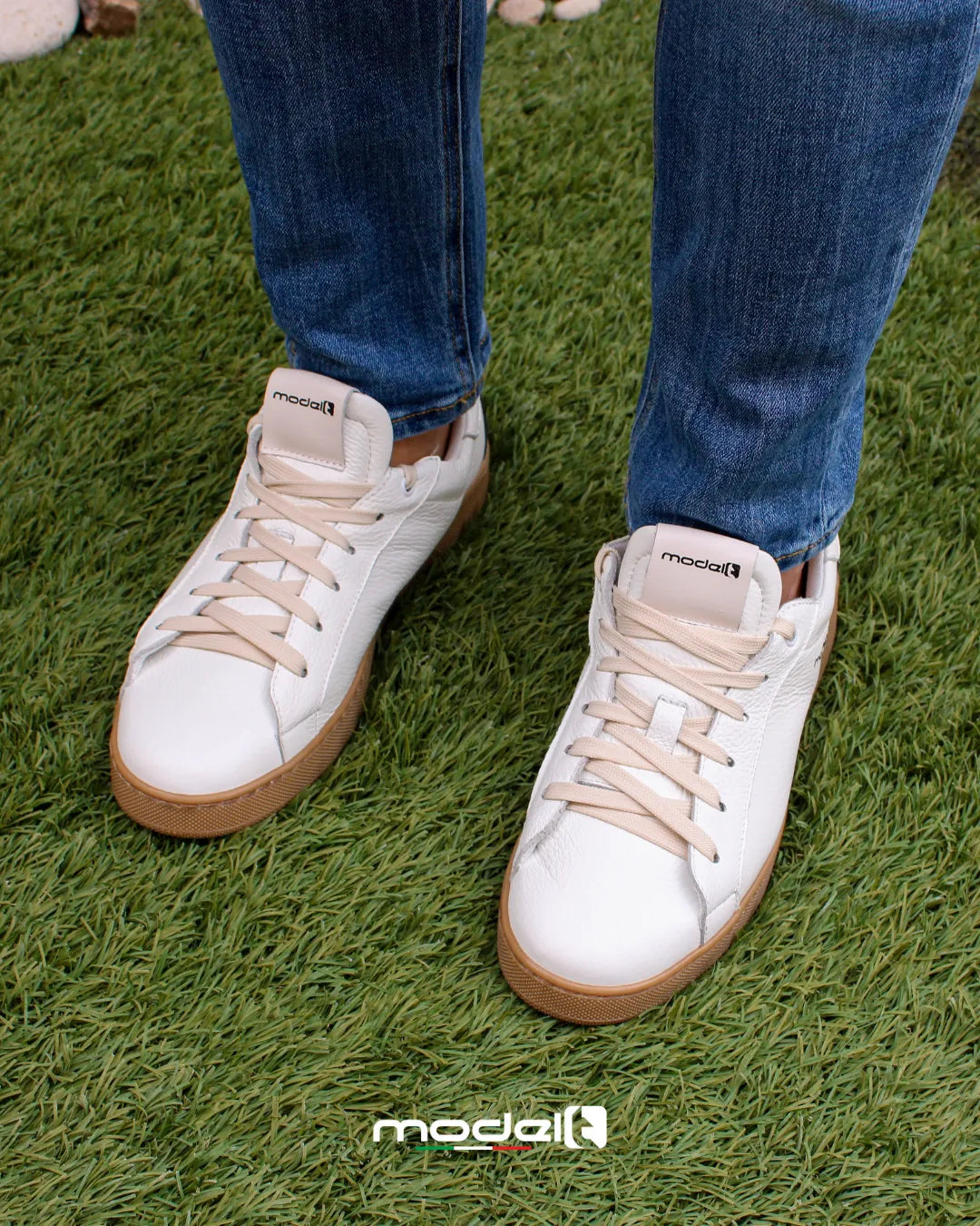 Sneakers TREVOR Model 1 in pelle bianca bottolata