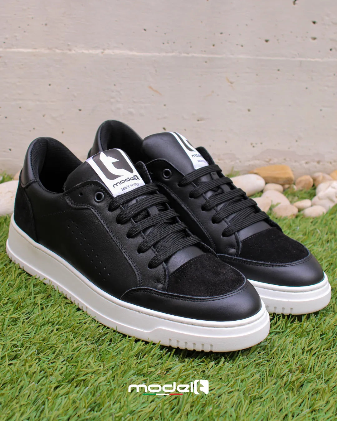 Sneakers MATRIX Model 5 in pelle nera