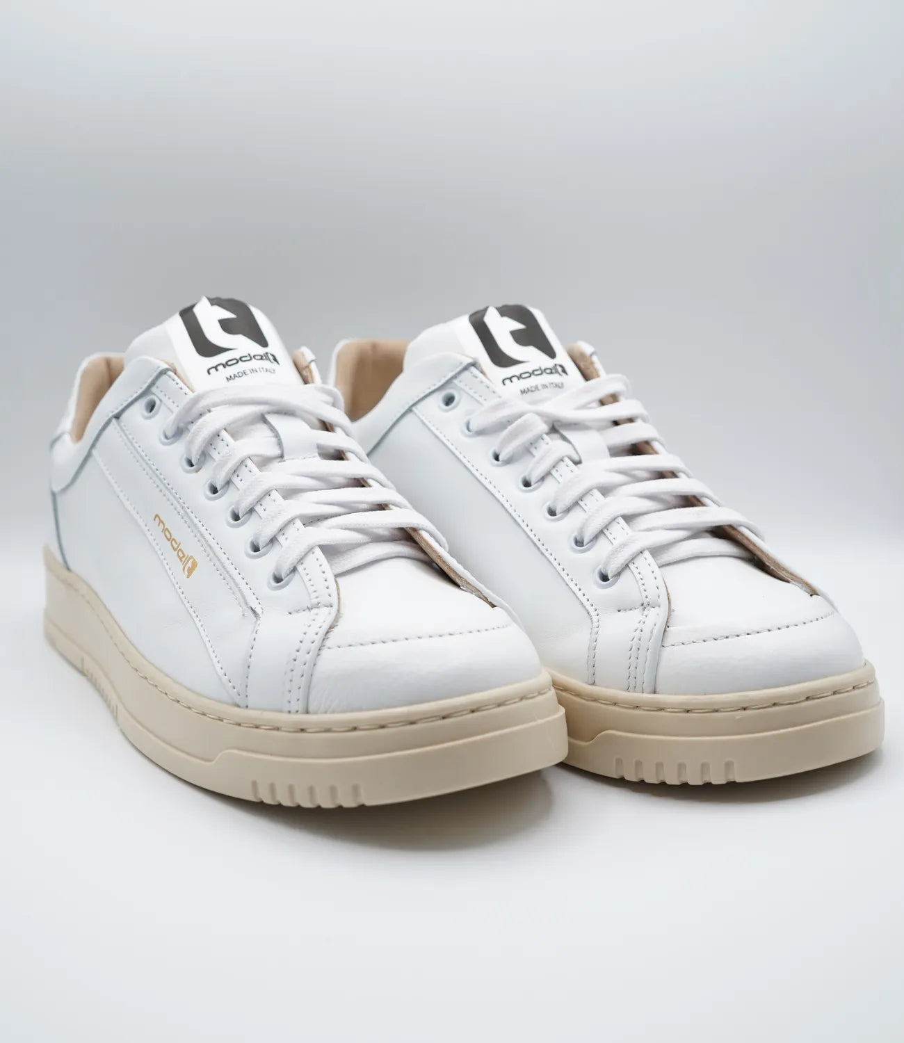 Sneakers LOUIS Model 3 creamy in pelle bianca