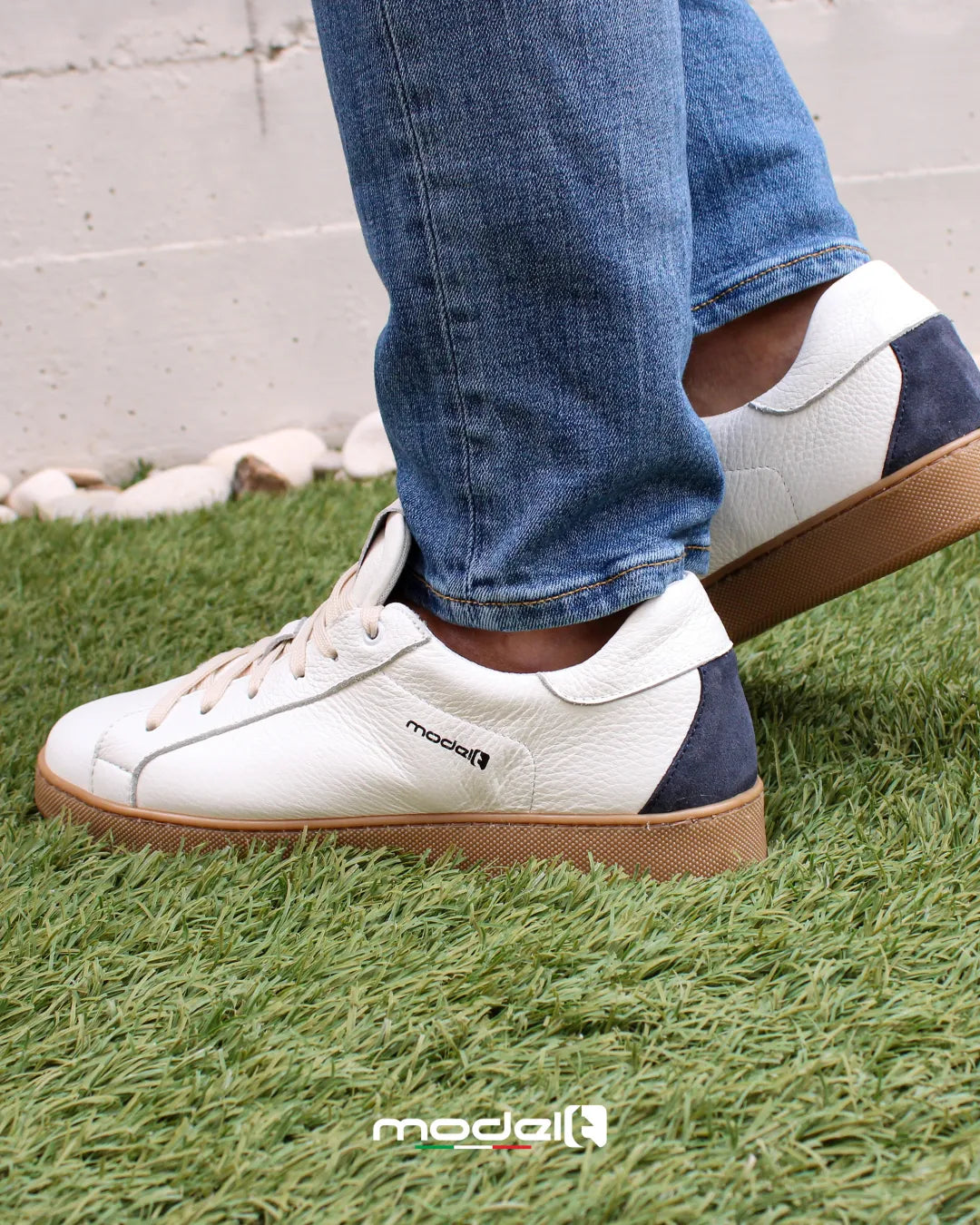 Sneakers TREVOR Model 1 in pelle bianca bottolata