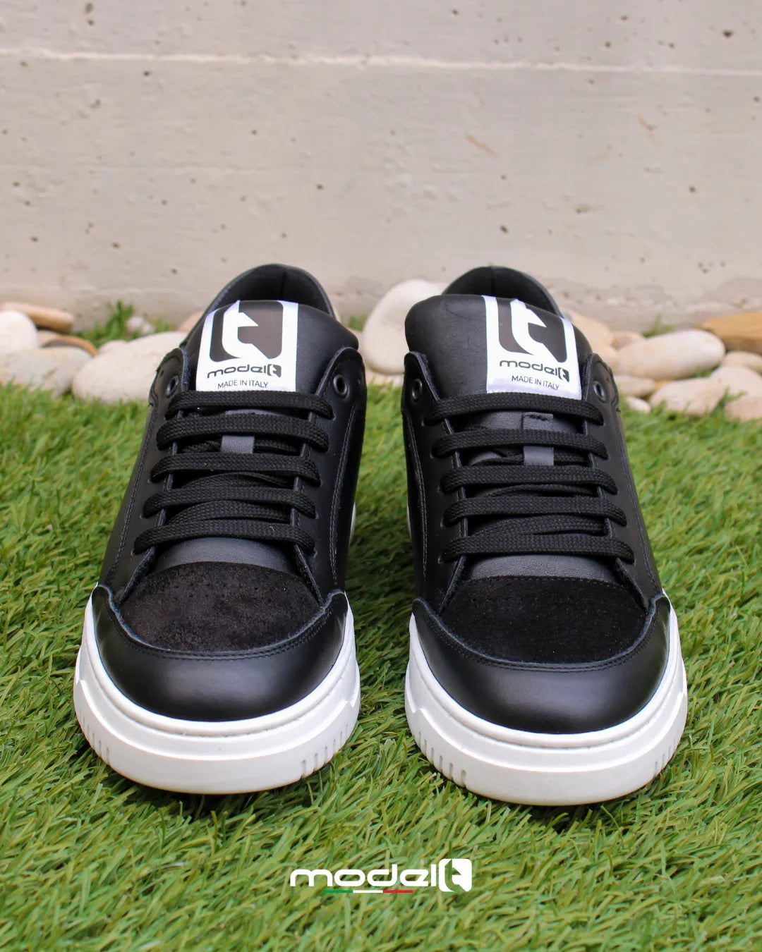 Sneakers MATRIX Model 5 in pelle nera