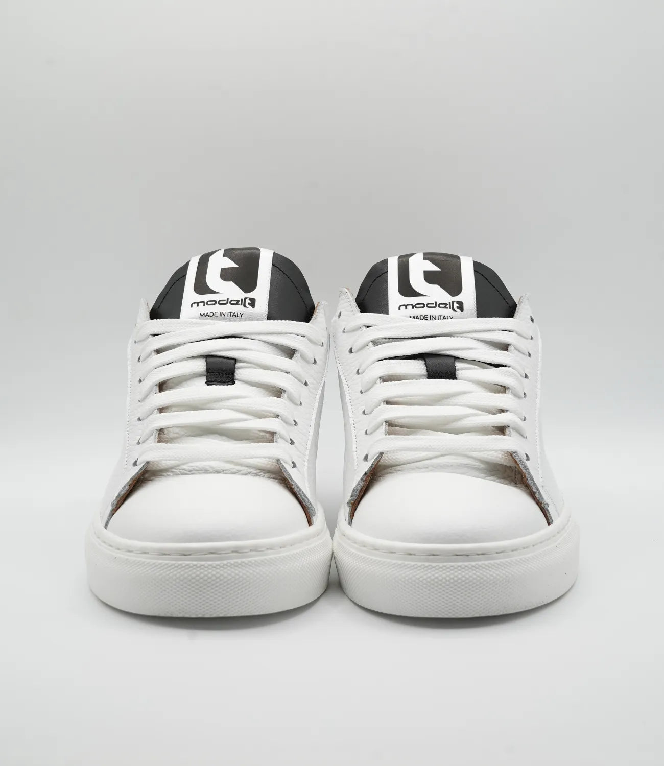 Sneakers QUIETLY Model 9 in pelle bianca