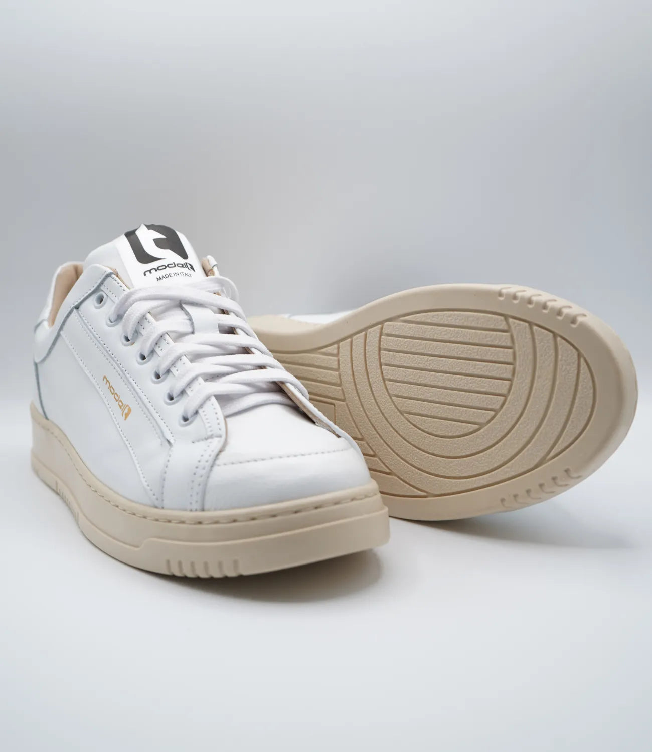 Sneakers LOUIS Model 3 creamy in pelle bianca