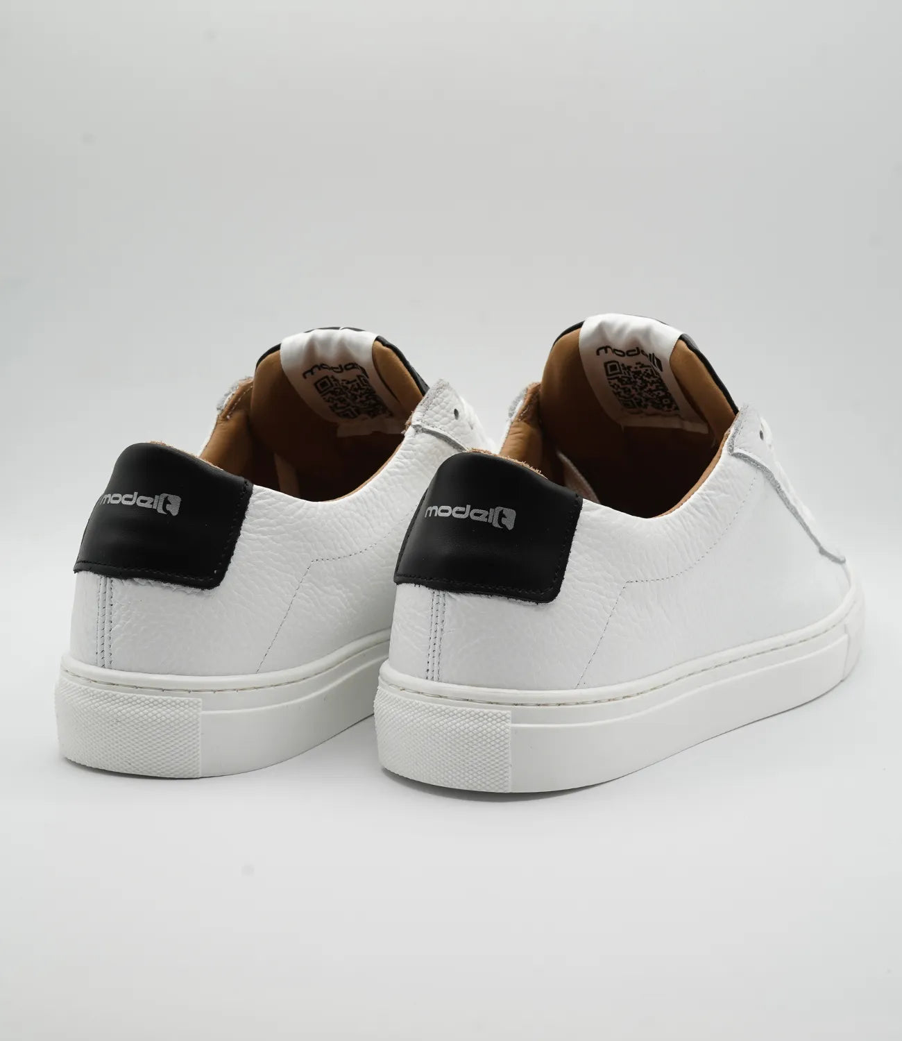 Sneakers QUIETLY Model 9 in pelle bianca