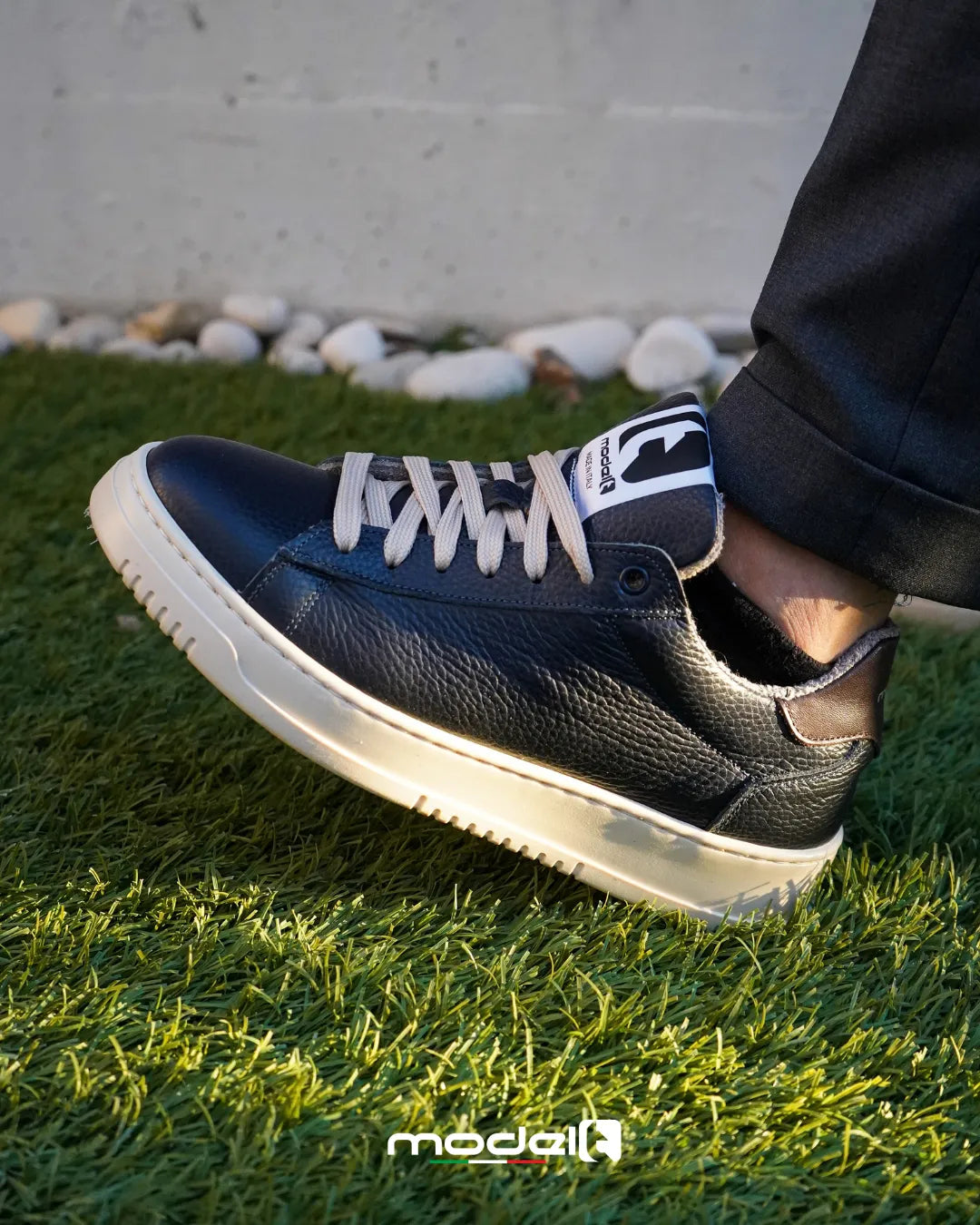 Sneakers MERCURY Model 1 in pelle blu bottolata