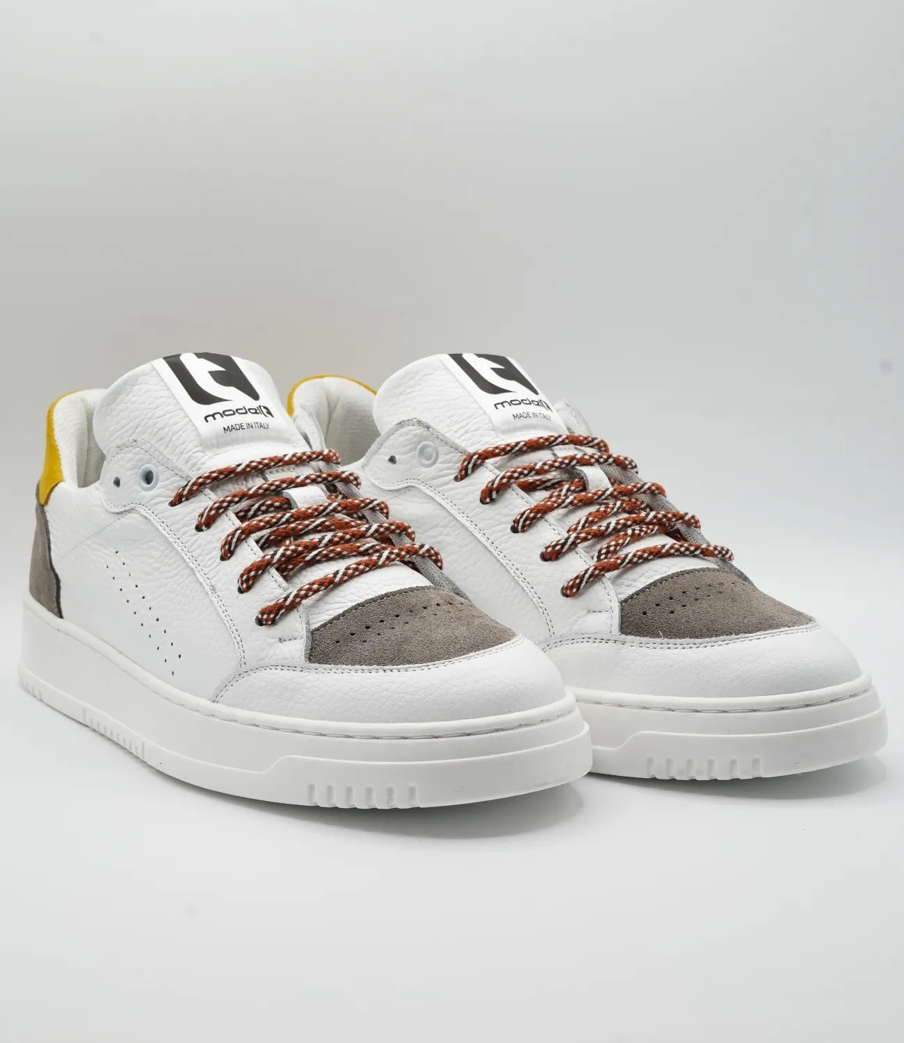 Sneakers MATRIX Model 8 in pelle bianca bottolata
