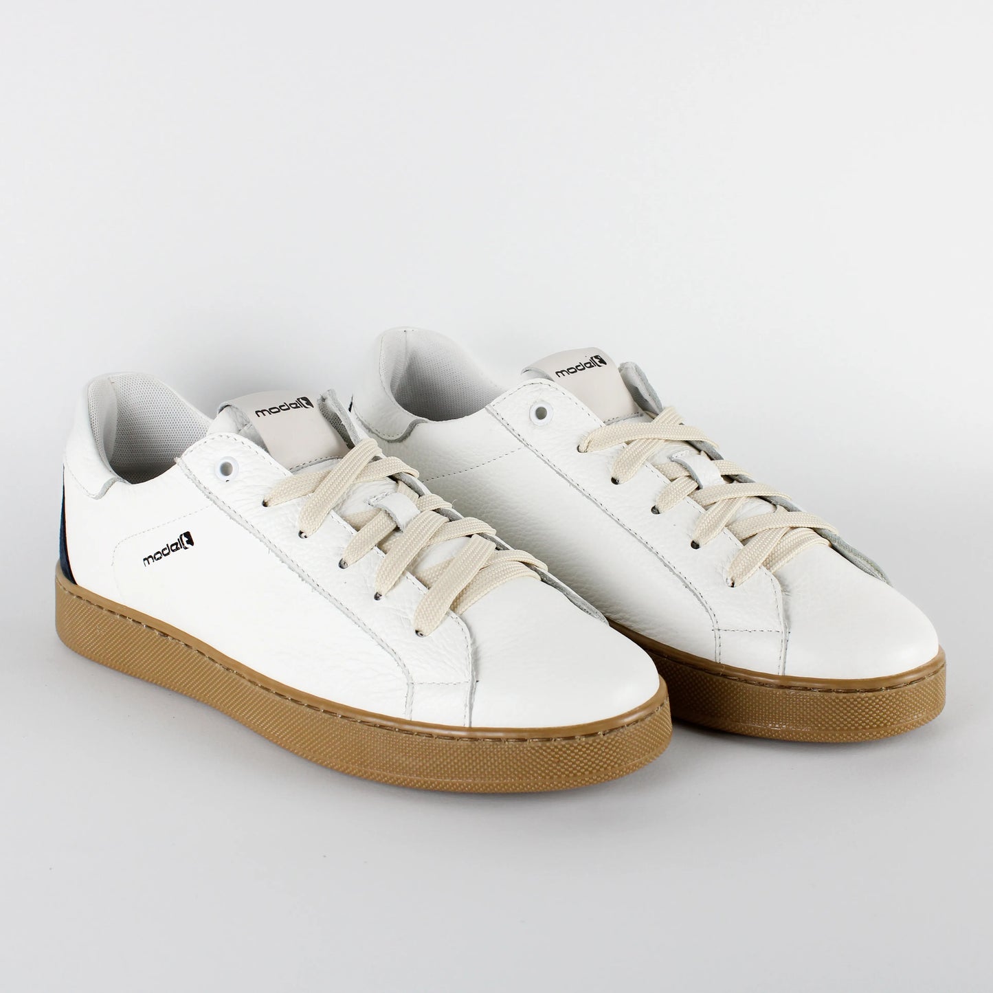 Sneakers TREVOR Model 1 in pelle bianca bottolata