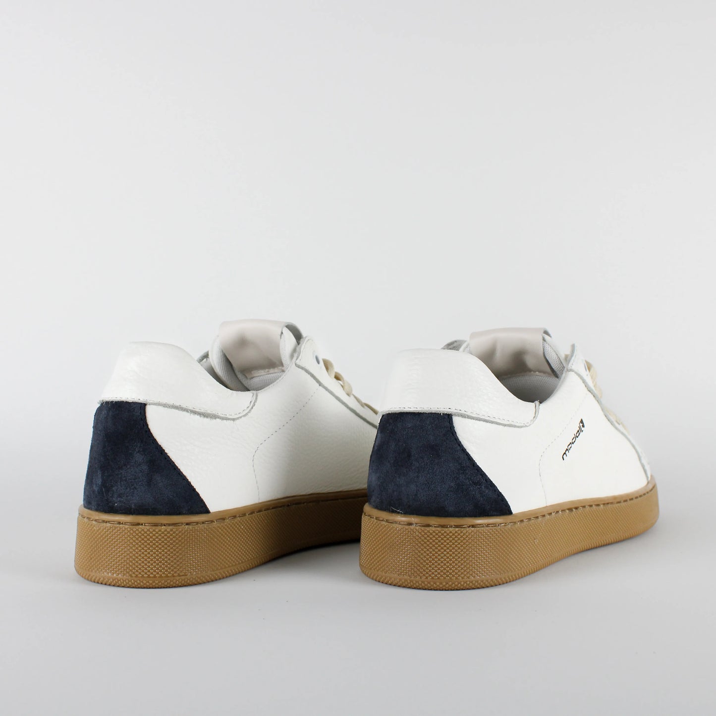 Sneakers TREVOR Model 1 in pelle bianca bottolata